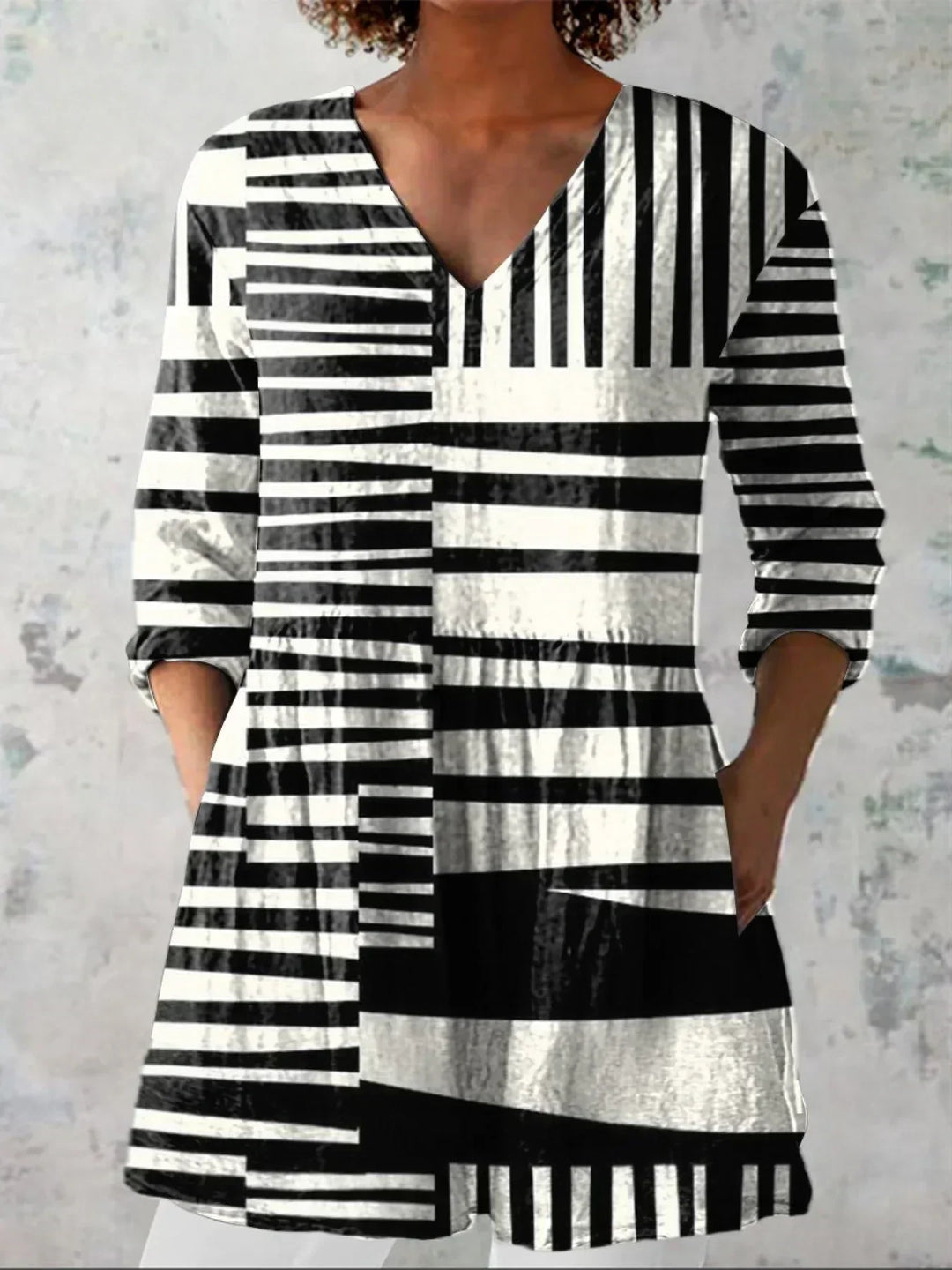 Evelyn | Abstract Stripe V-Neck Shirt
