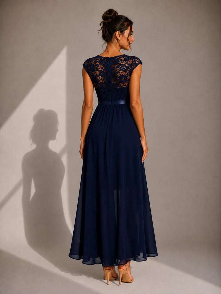 Kiana™ | Maxi dress with lace bodice and asymmetric high-low hem