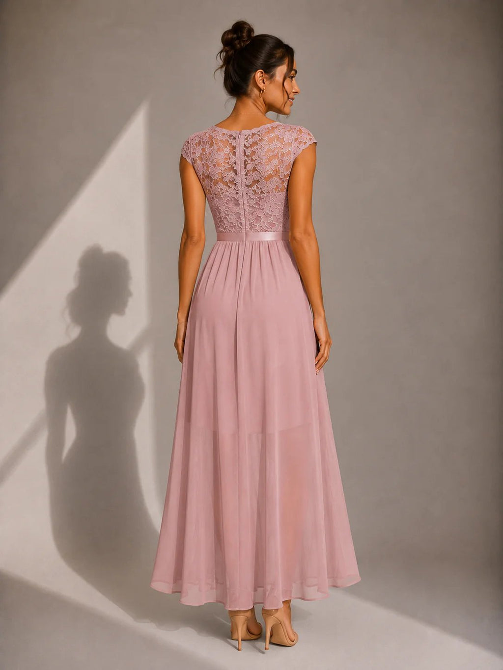 Kiana™ | Maxi dress with lace bodice and asymmetric high-low hem