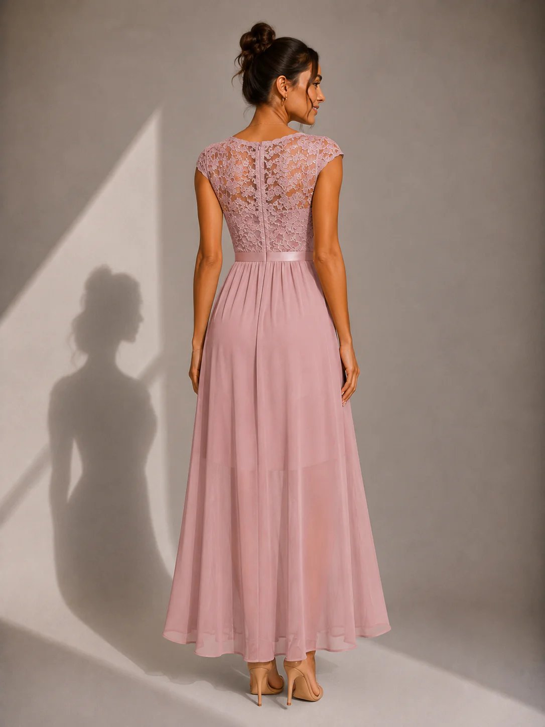 Kiana™ | Maxi dress with lace bodice and asymmetric high-low hem